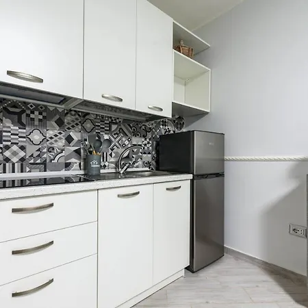 Modern Flat In The Heart Of Near Man * Napoli