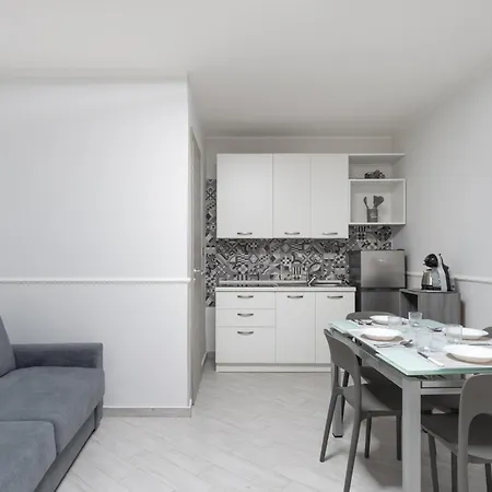 Modern Flat In The Heart Of Near Man * Nápoles